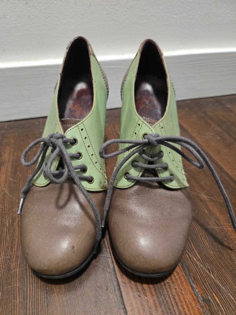 Neosens two-toned heeled shoes, sage green and light brown, size 37